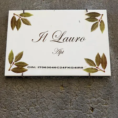 Lauro *